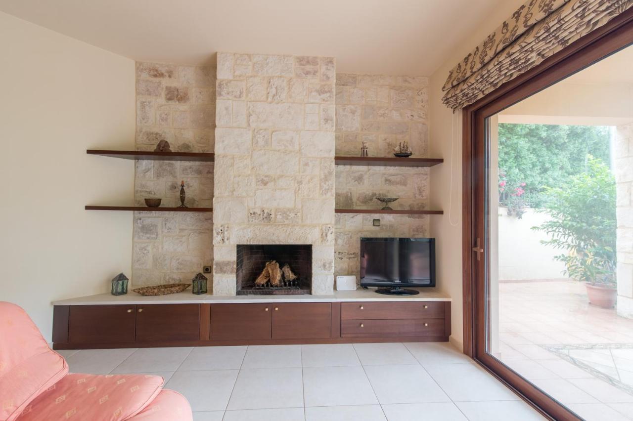 Heraklion Comfy House With Mountain View Exterior photo